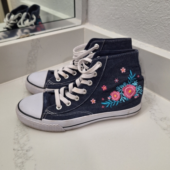 Airwalk Floral Embroidered Denim High-Top Sneakers – Canvas, Navy Blue - Picture 2 of 8